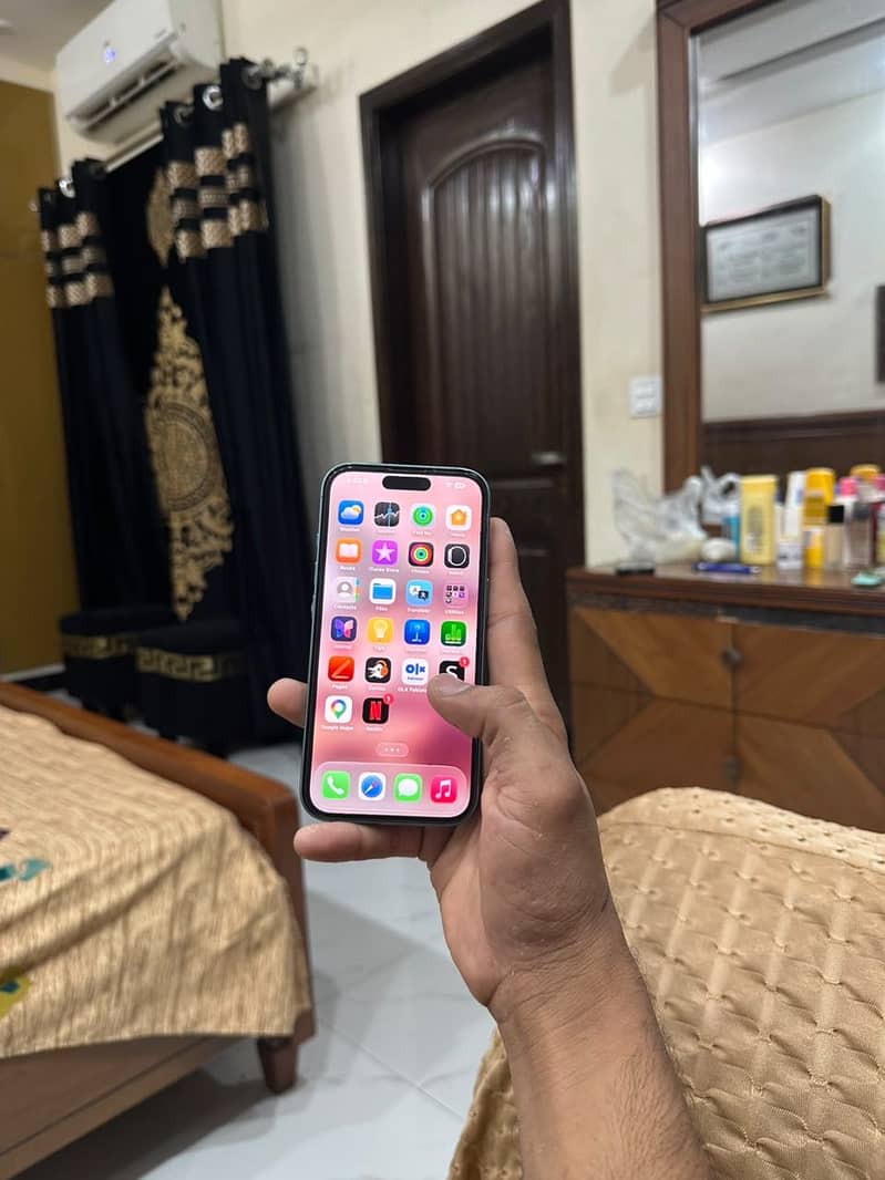 Apple iPhone 16 4