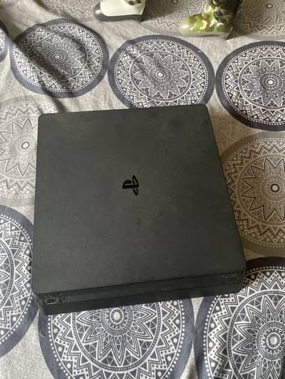 Ps4 slim 1 tb with 2 controllers