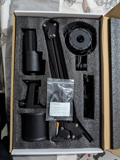 Fifine T683 Microphone Kit (Very Slightly Used)
