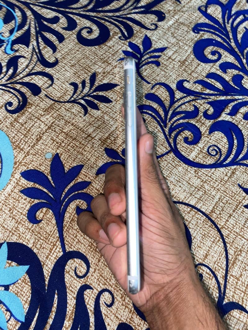 Apple iPhone 7 Plus 0