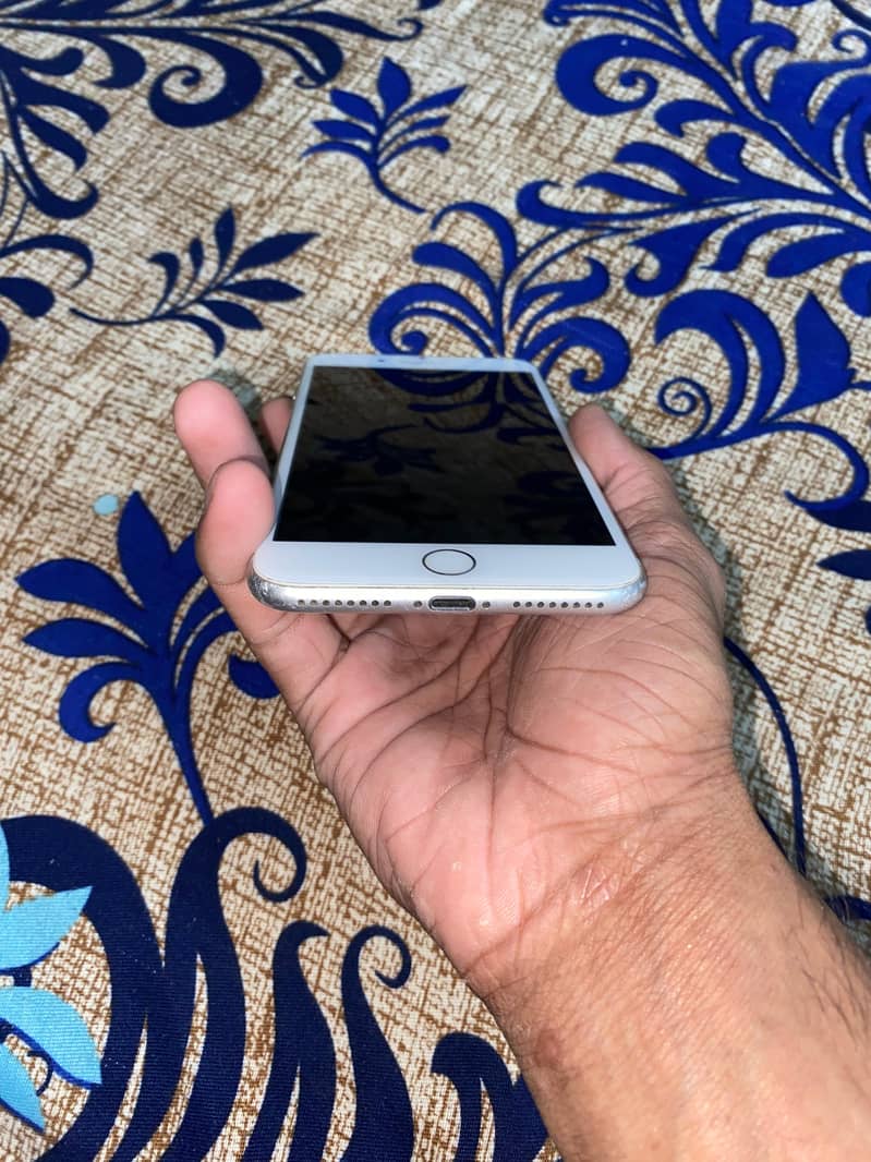 Apple iPhone 7 Plus 4