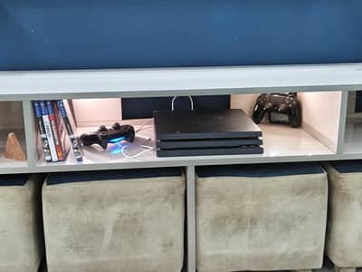 PS4 pro with 4 games, non jailbreak, never open