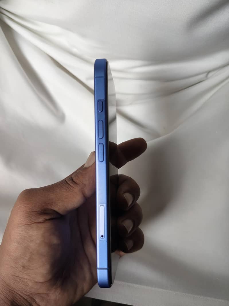 Apple iPhone 16 1