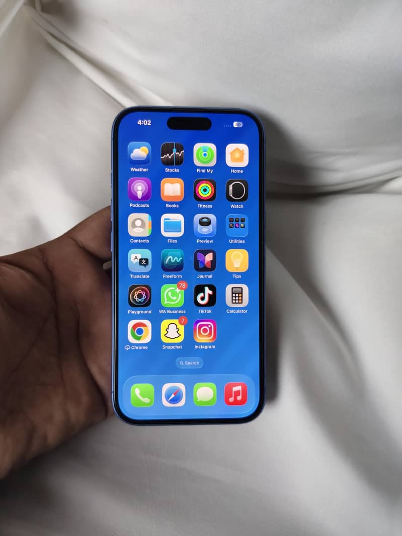 Apple iPhone 16 3