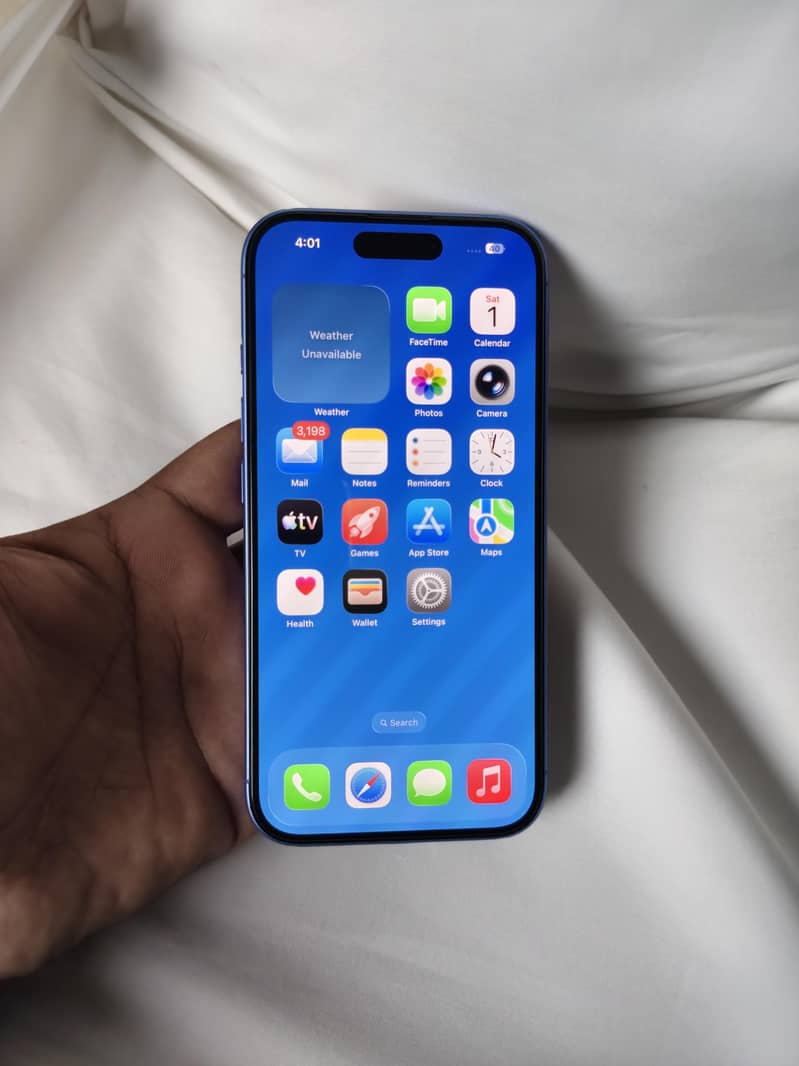 Apple iPhone 16 4
