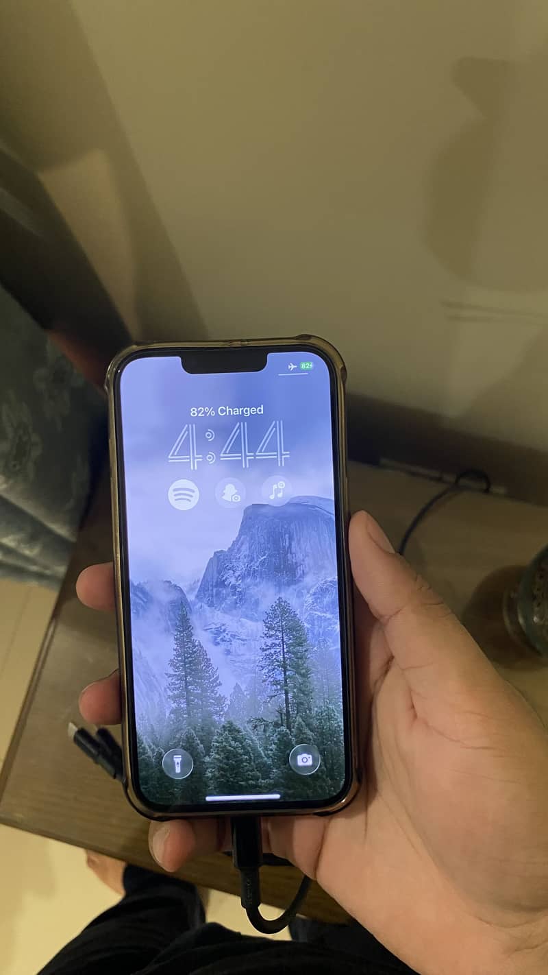 Apple iPhone 13 5