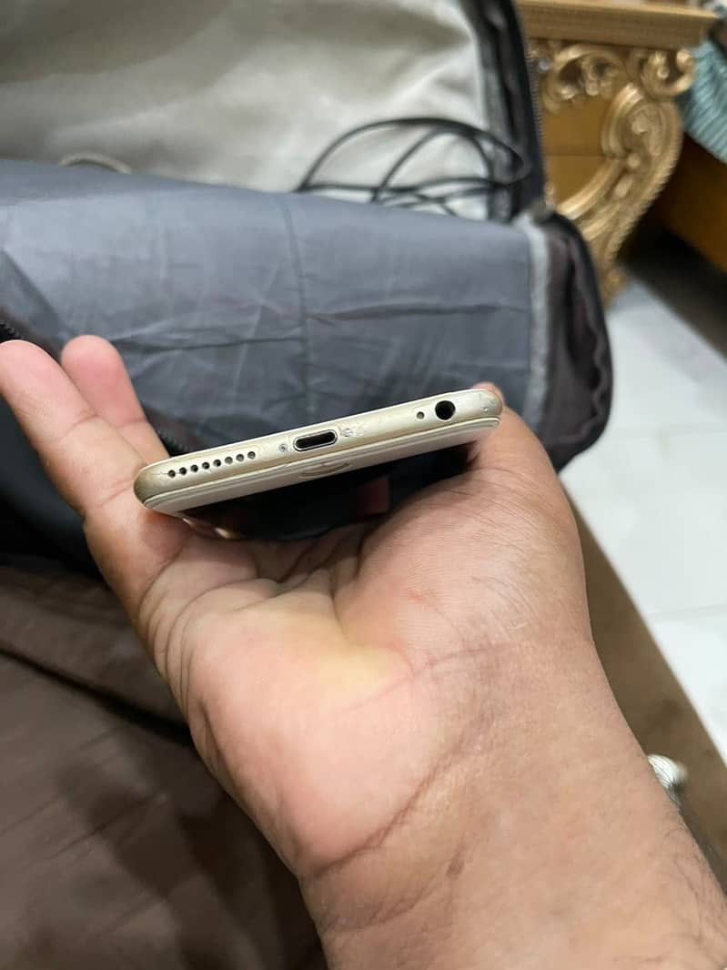 Apple iPhone 6S Plus 7