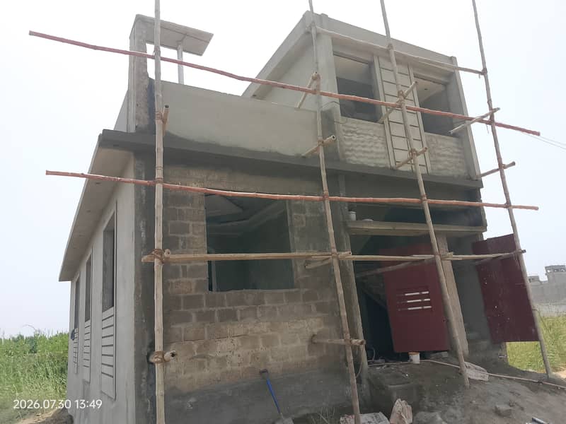 Corner house with extra land 0