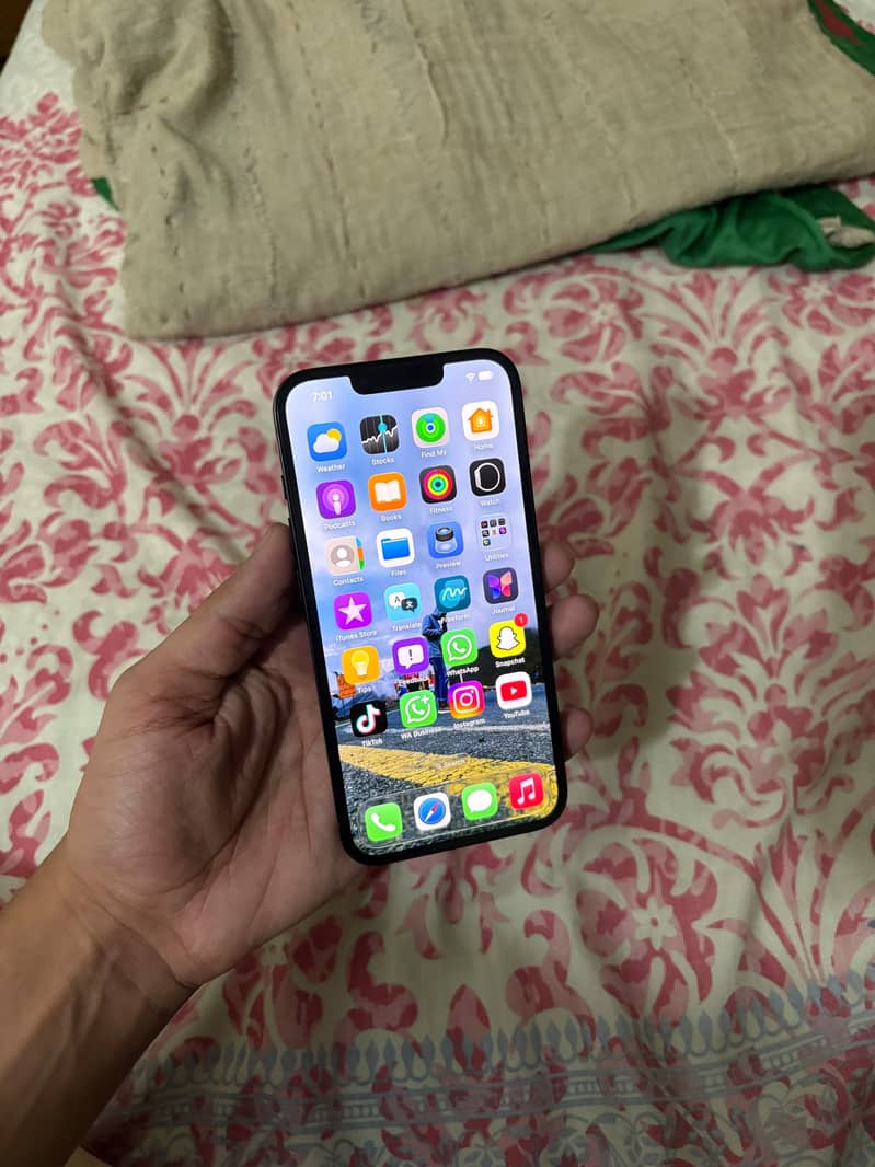 Apple iPhone 16e 0