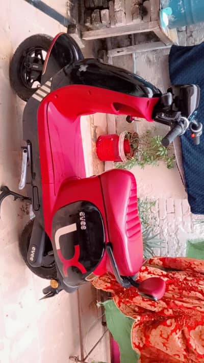 Evee LX Electric Scooter - Like Brand New