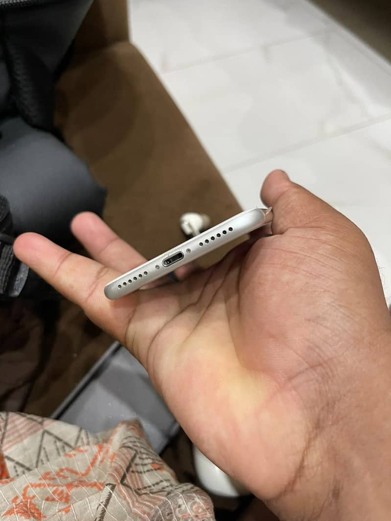 iPhone 7 3