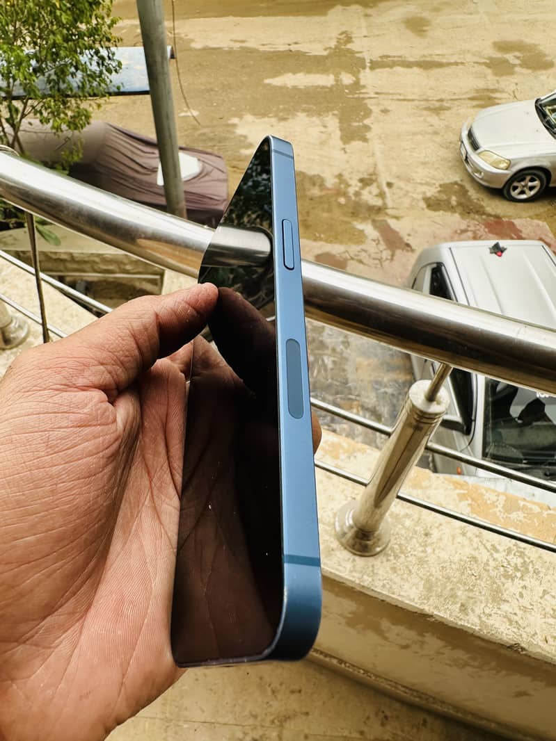 Apple iPhone 13 2