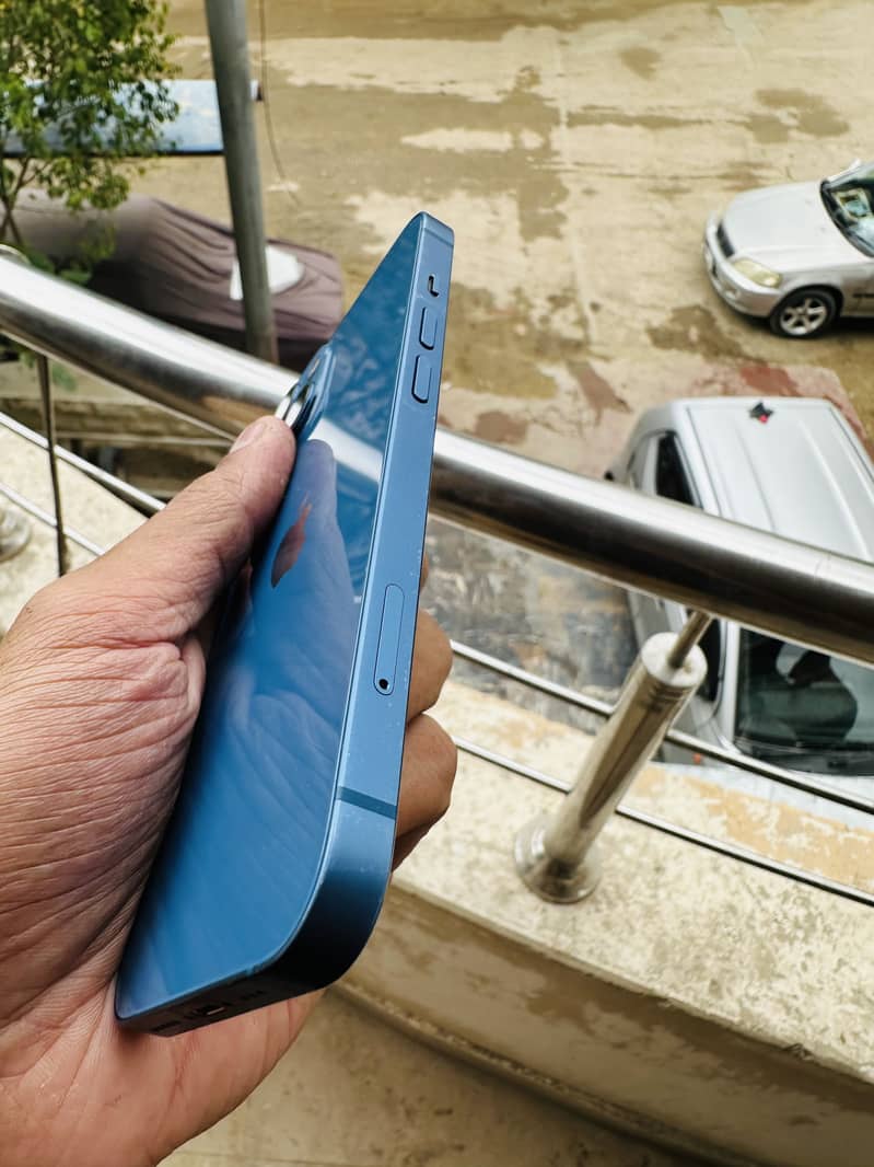 Apple iPhone 13 4