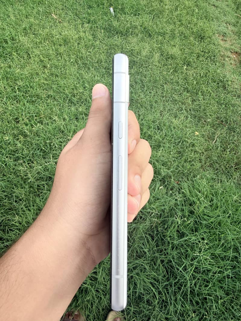 Google Pixel 7a 5