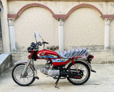 Honda CD70 2024Model total genuine 9000km use  best for2025