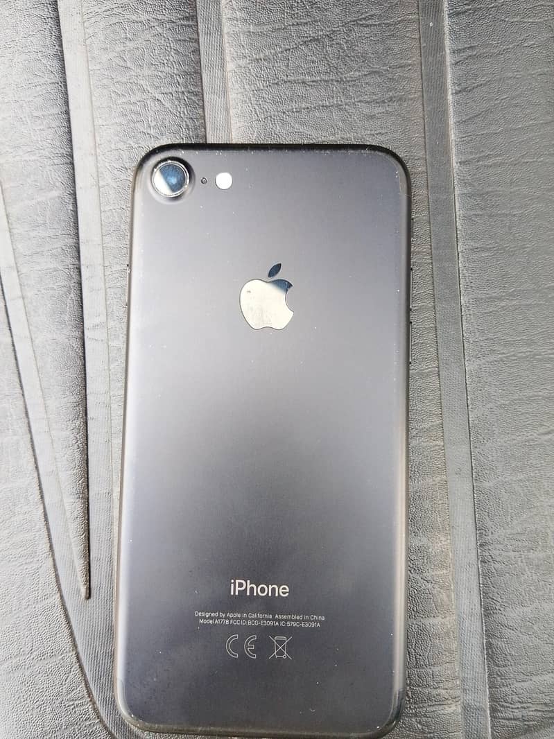 Apple iPhone 7 0