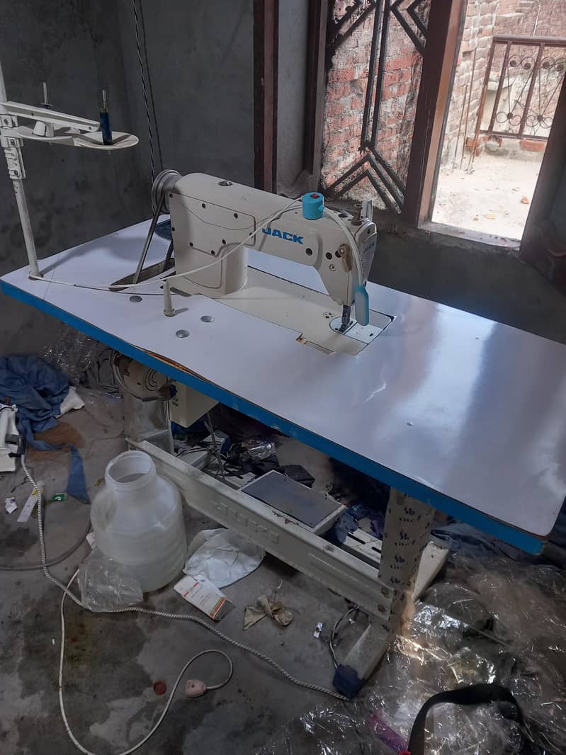 single needle  sewing machine 3