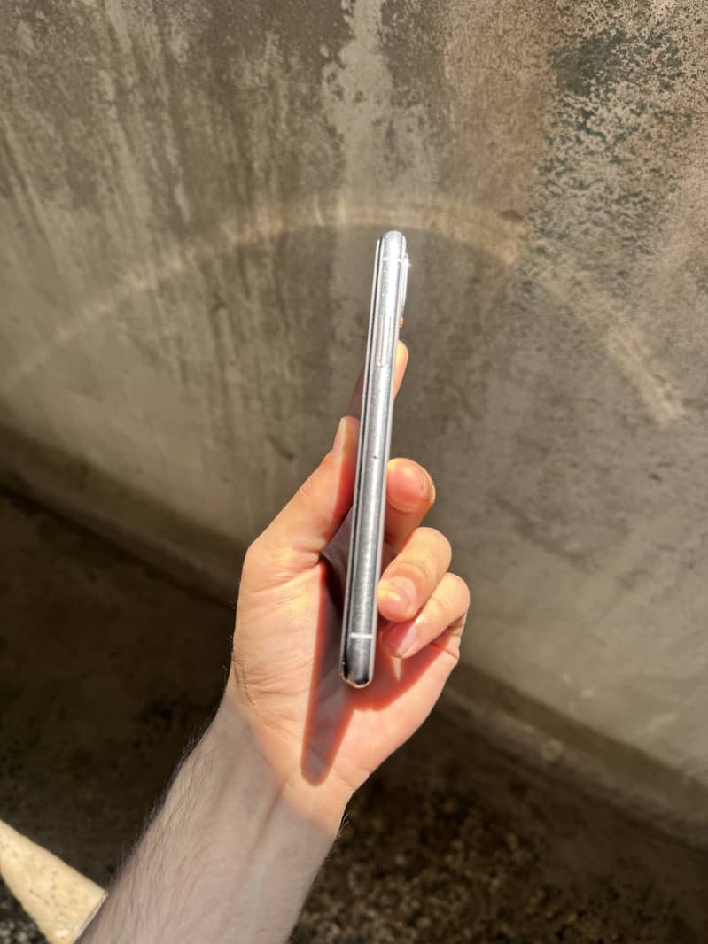 Apple iPhone X 4