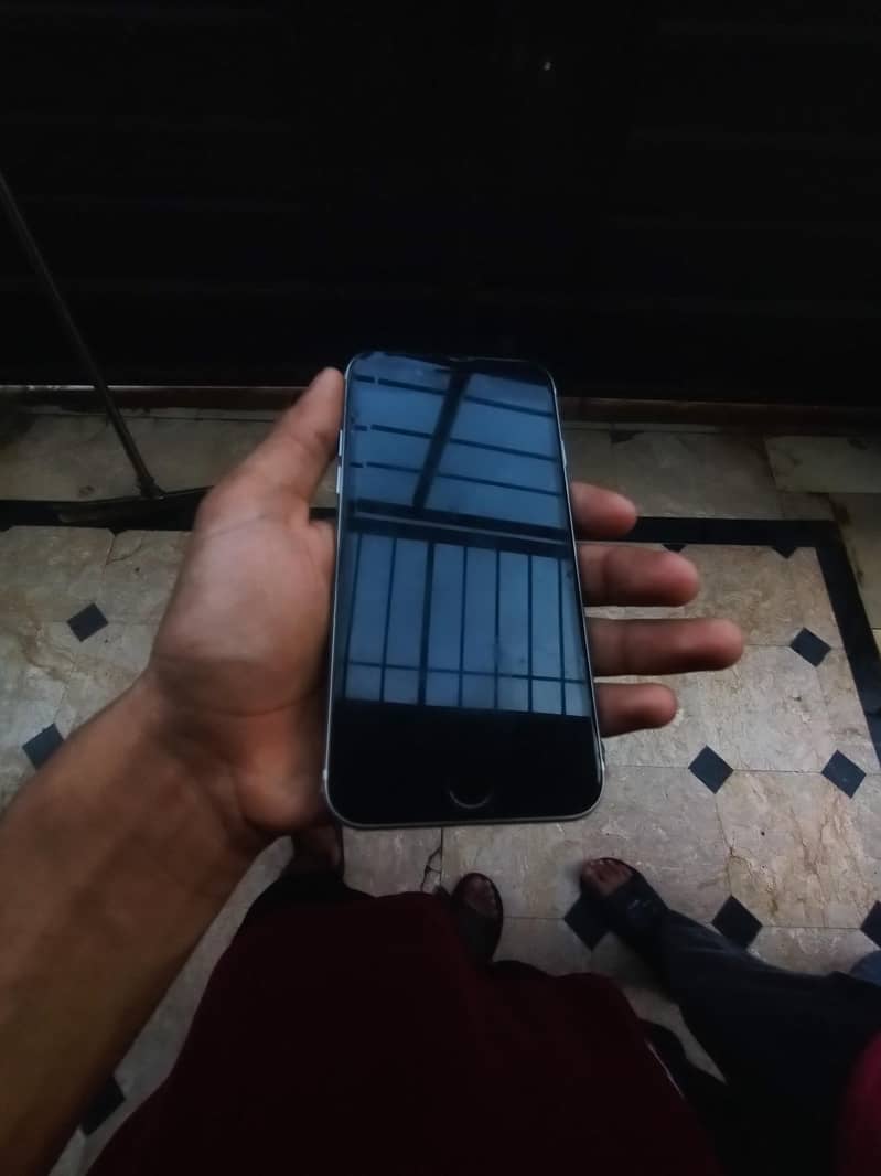 Apple iPhone SE 0