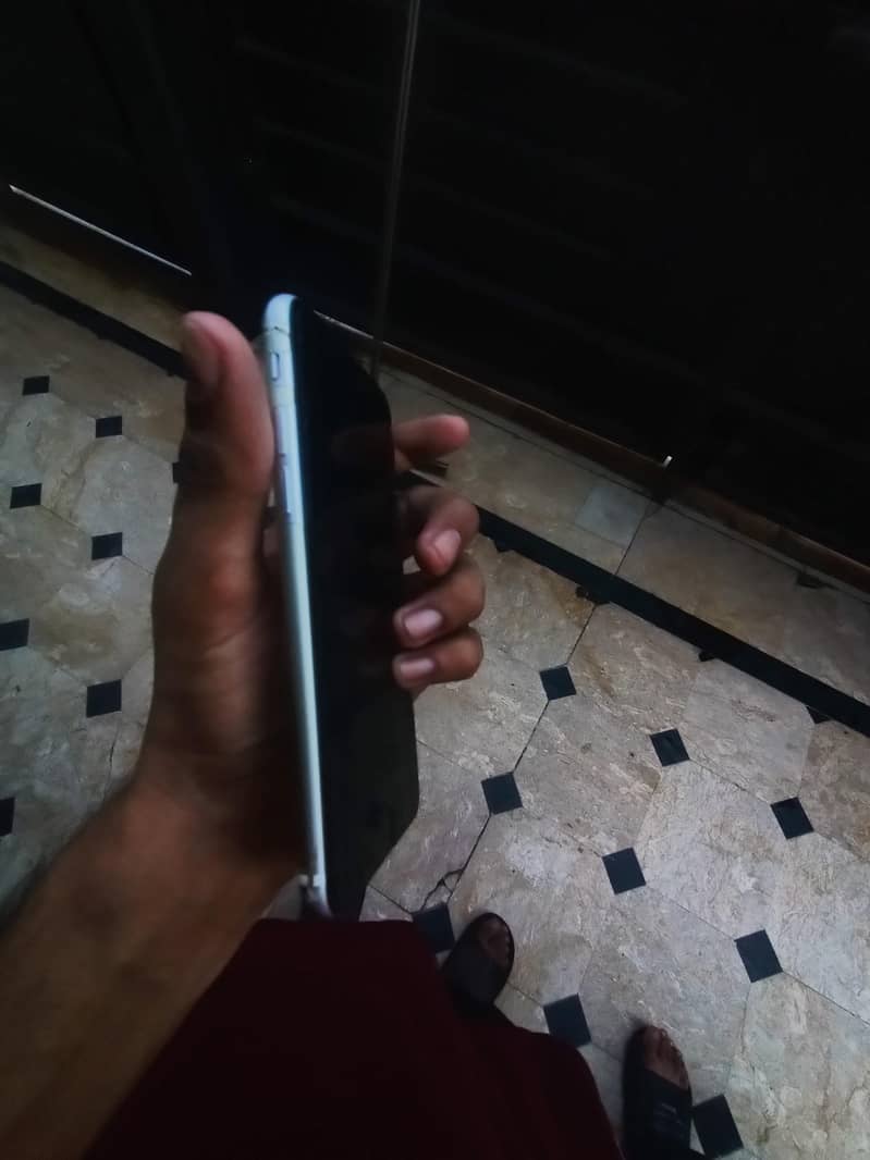 Apple iPhone SE 6