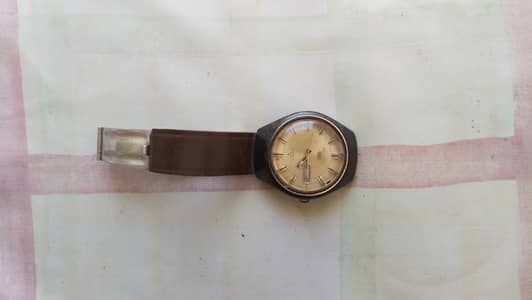 It is a lot of old vintages watches and rare