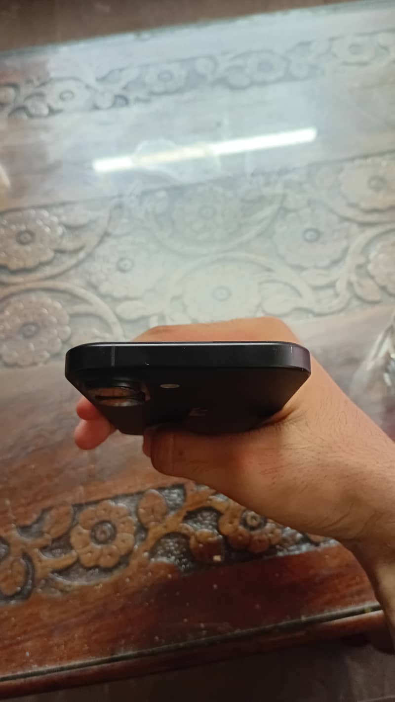 Apple iPhone 16 0