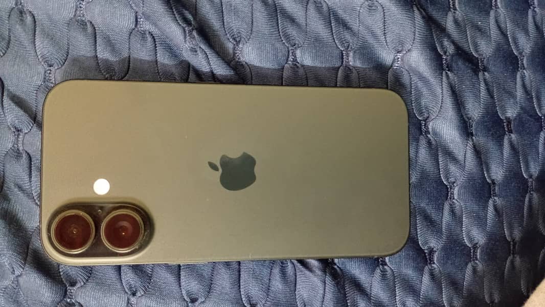 Apple iPhone 16 1