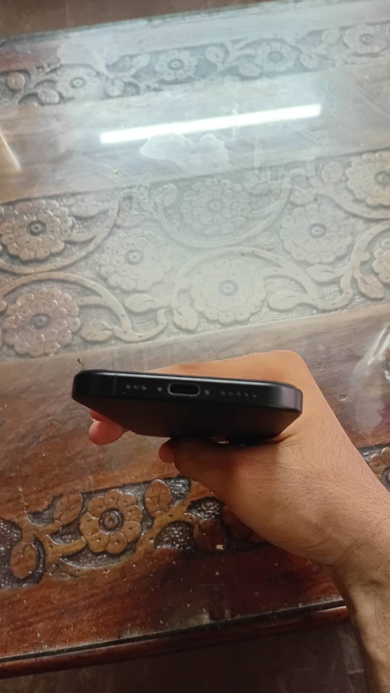 Apple iPhone 16 2