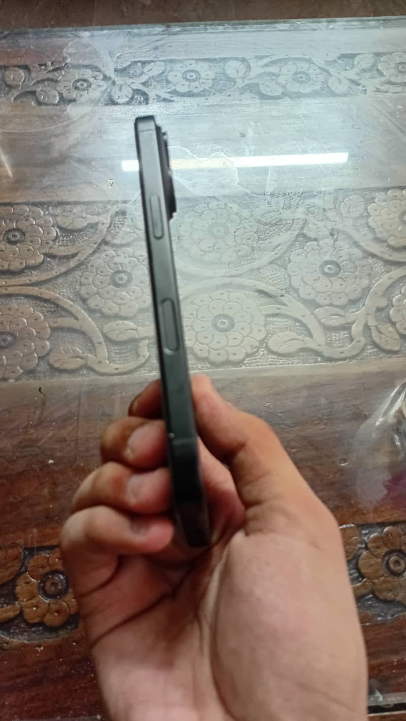 Apple iPhone 16 3