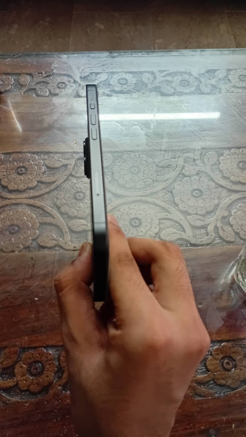 Apple iPhone 16 4