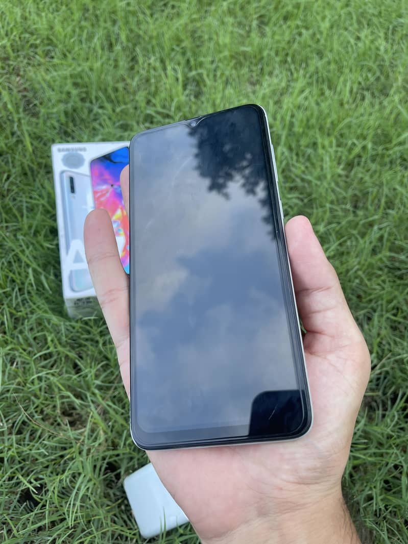 Samsung Mobile A70 1