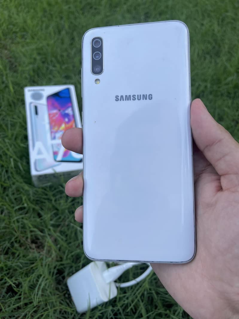 Samsung Mobile A70 3