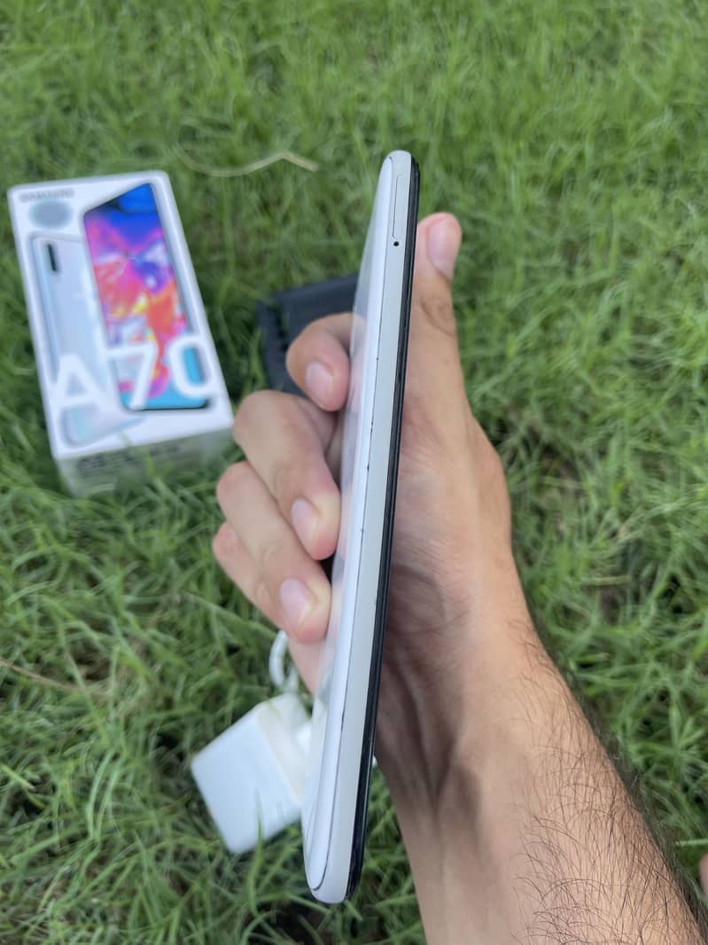 Samsung Mobile A70 4