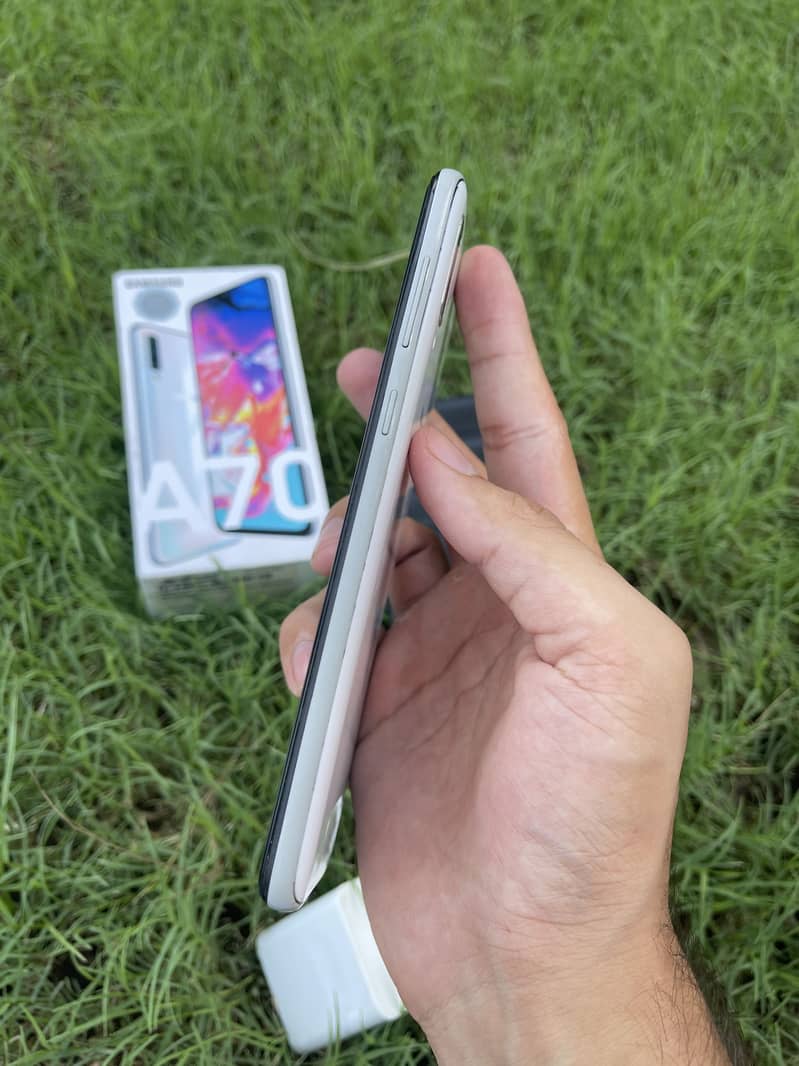 Samsung Mobile A70 5