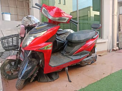 Electric scooter with lithium battery