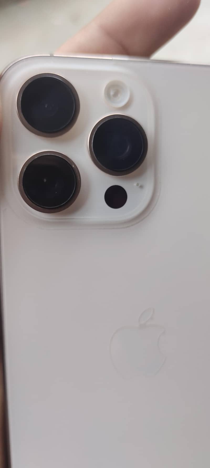 iphone 16 pro max 3