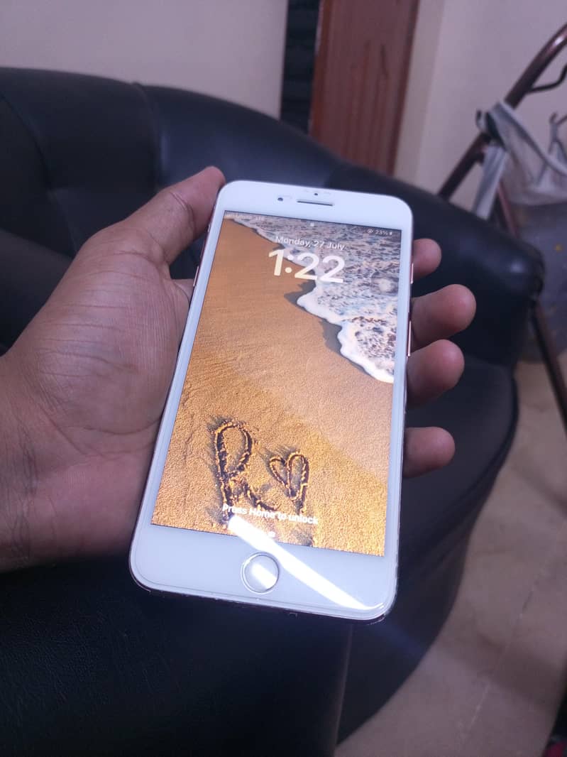 Apple iPhone 8 Plus 1