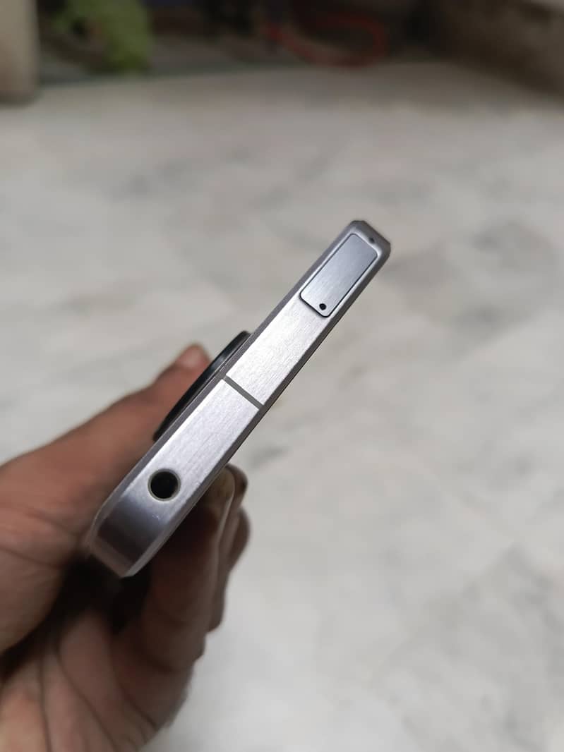 Sharp aquos R7 2