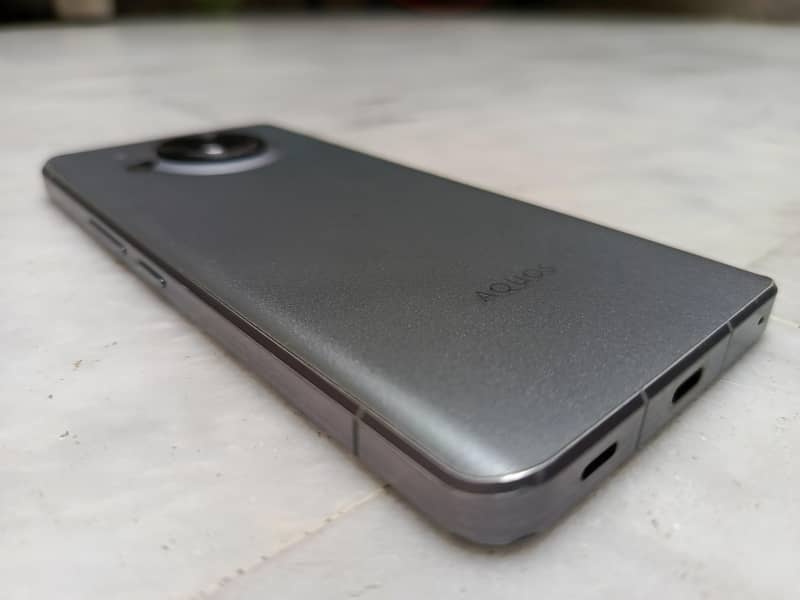 Sharp aquos R7 5