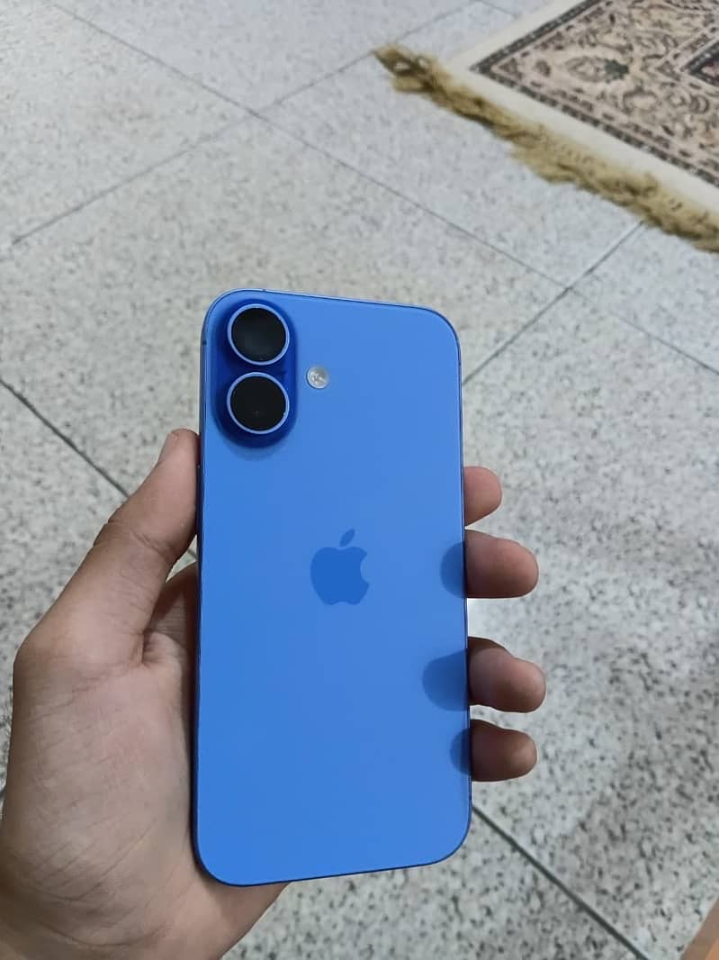 iPhone 16 4