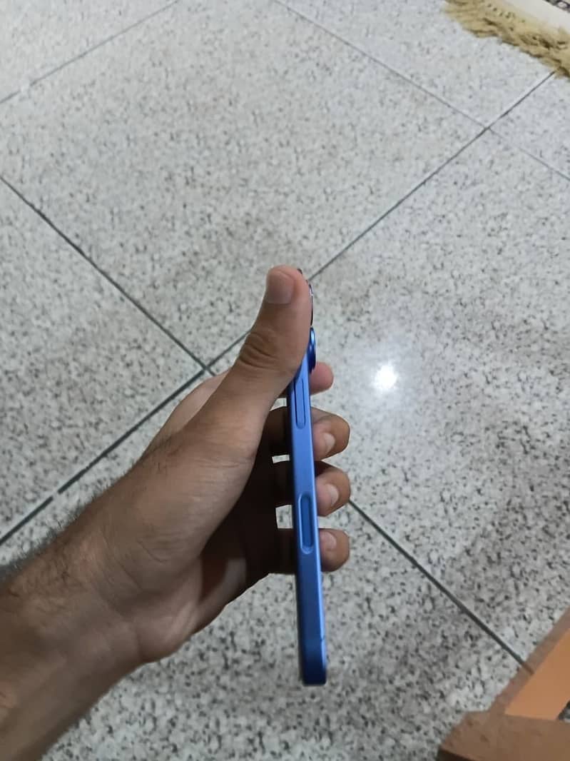iPhone 16 6