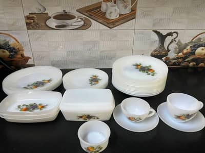marble dinner set like new made in France