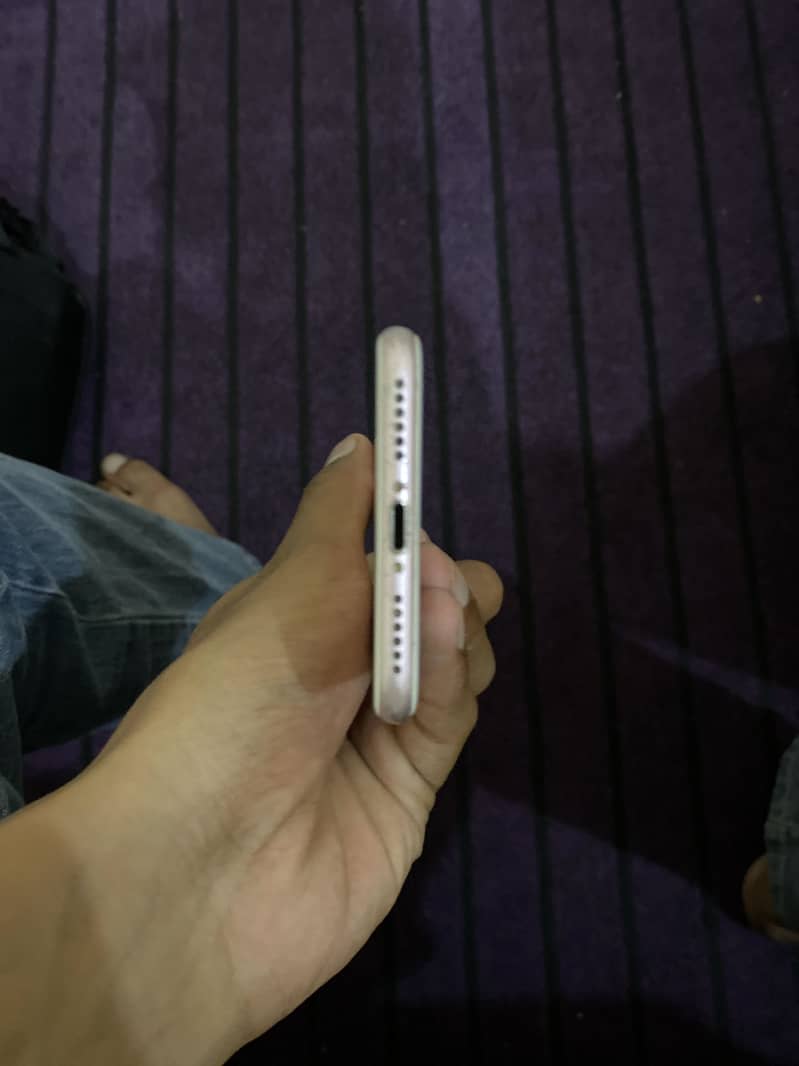 Apple iPhone 7 2