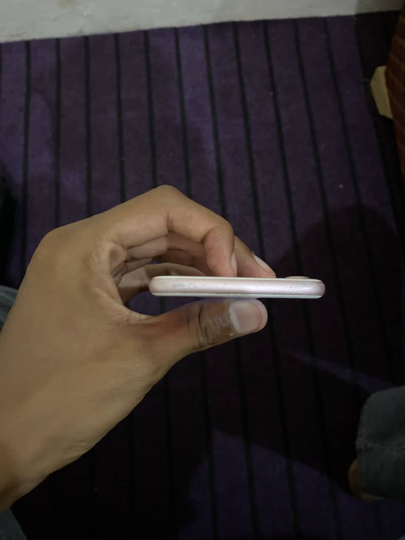 Apple iPhone 7 4