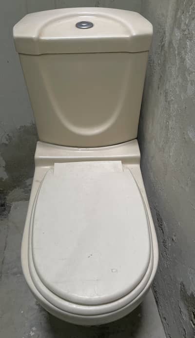 Commode in very excellent condition.