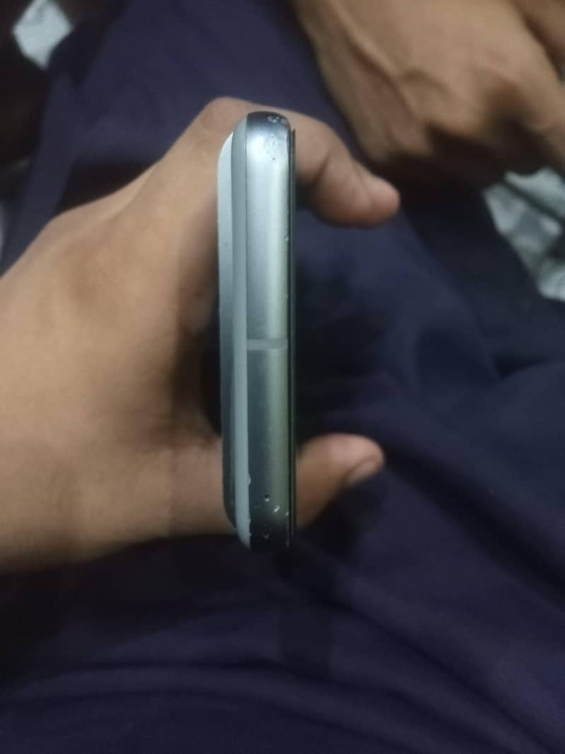 Google Pixel 8 4