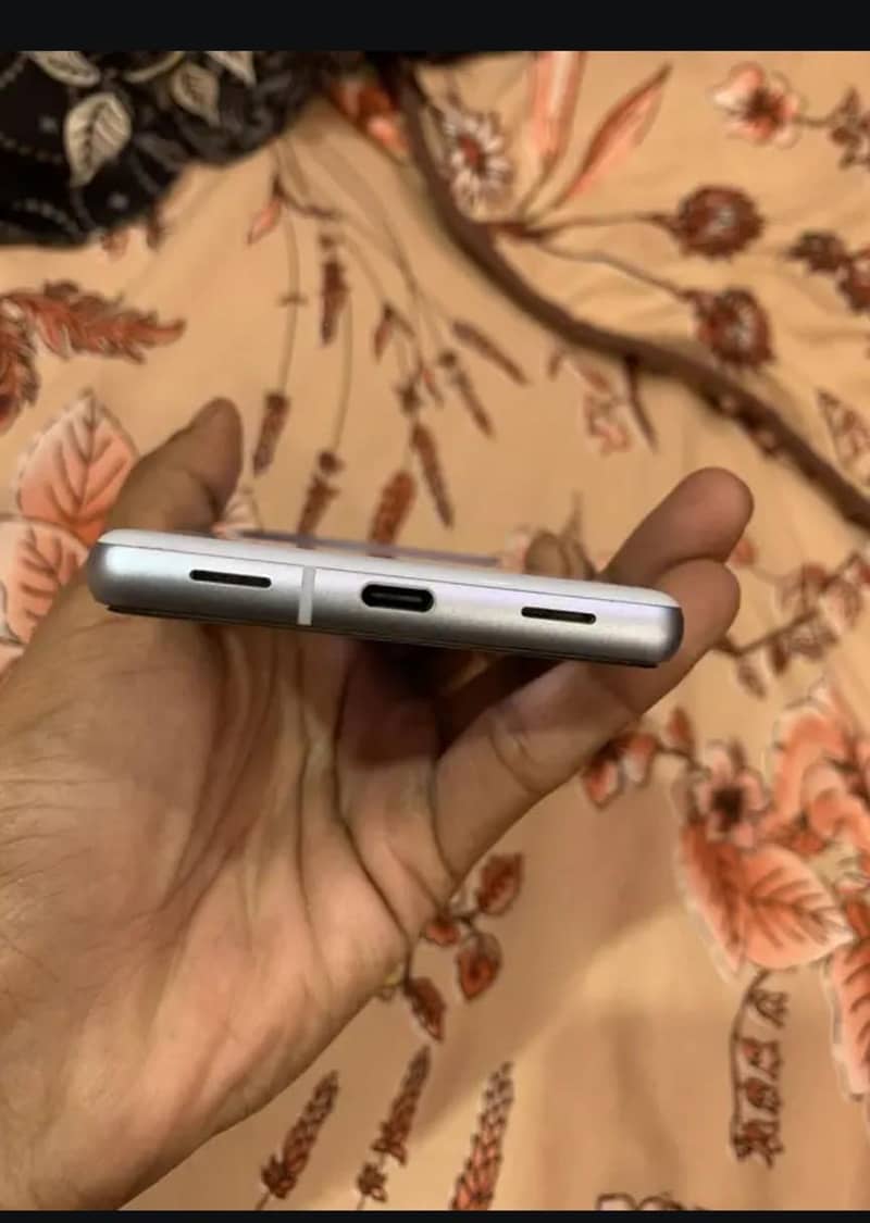 Google Pixel 7a 4