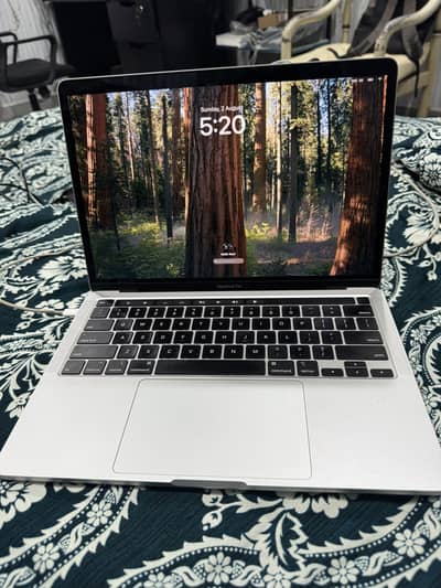 MacBook Pro core i7 16/256GB