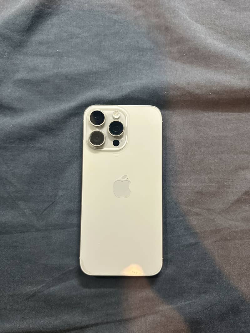 Apple iPhone 15 Pro Max 3