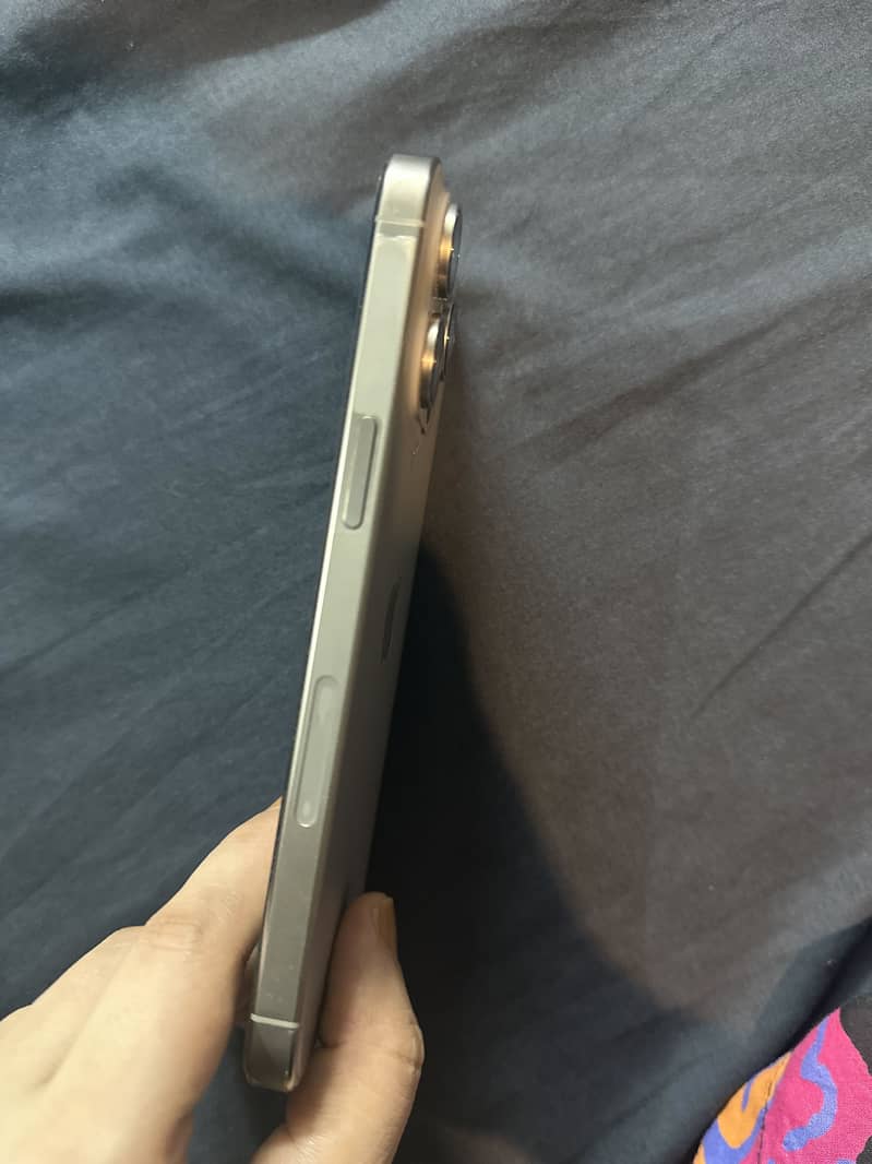 Apple iPhone 15 Pro Max 4